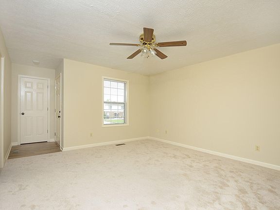 3rd image of 107 Oakmont Ln