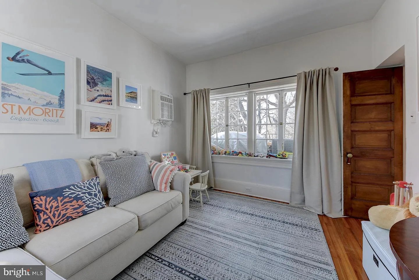 3 bed, 1.0 bath, 1150 sqft, $3,800 — Photo 4