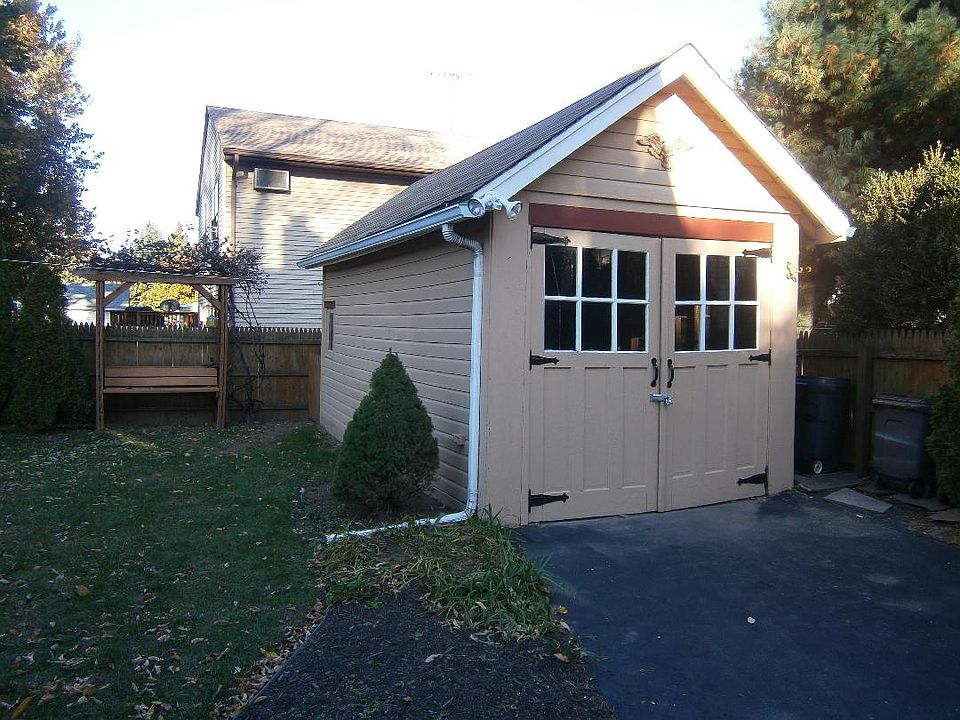 2nd image of 202 Colfax Ave