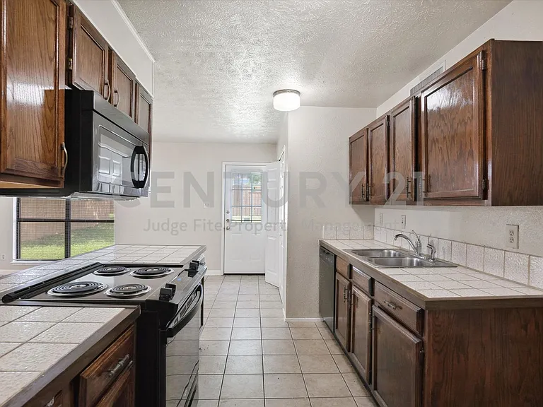 10217 Ironwood Ln — Photo 11