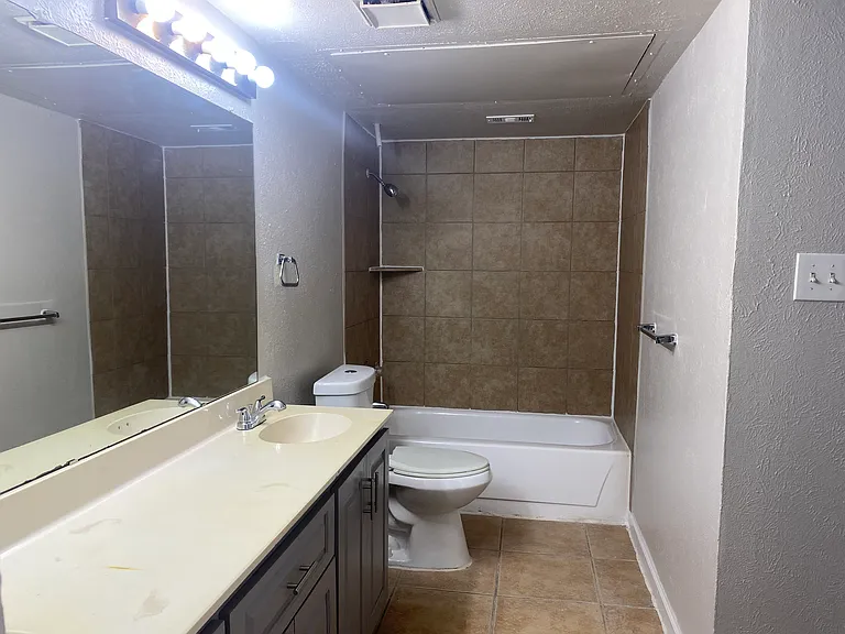 2425 Limestone Dr — Photo 15