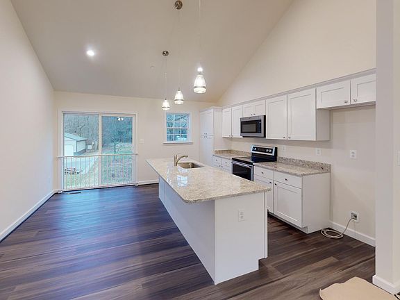 5th image of 423A Lincoln Dr