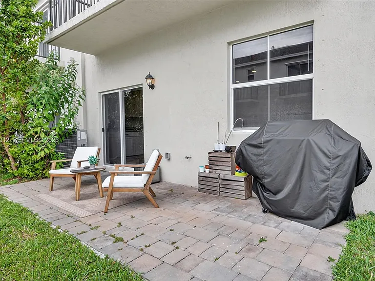 826 SE 17th St — Photo 42