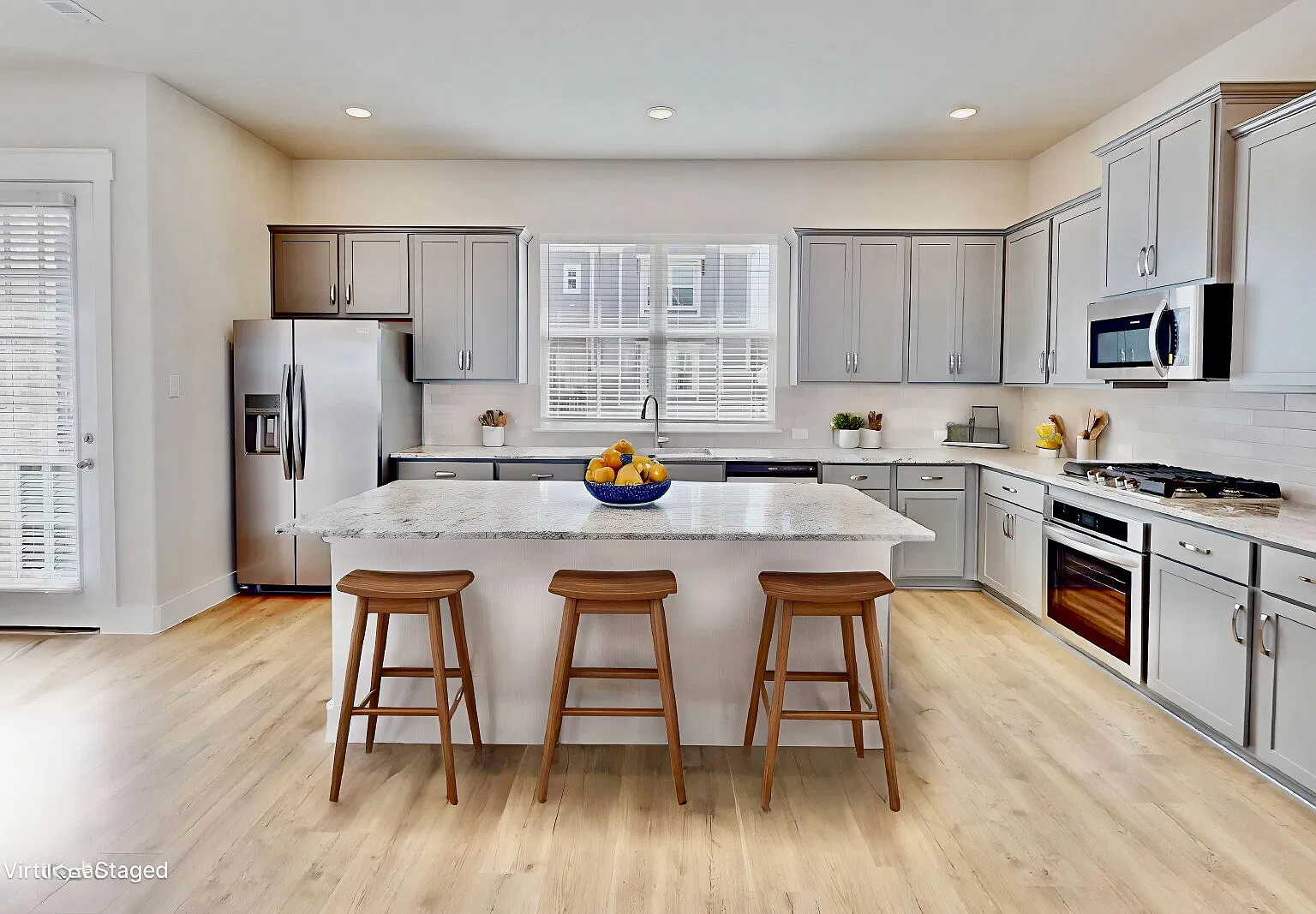 3 bed, 3.5 bath, 2361 sqft, $3,250 — Photo 4