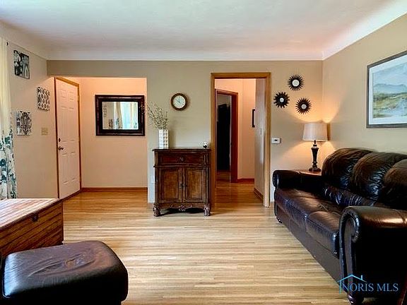 3rd image of 139 Lones Dr