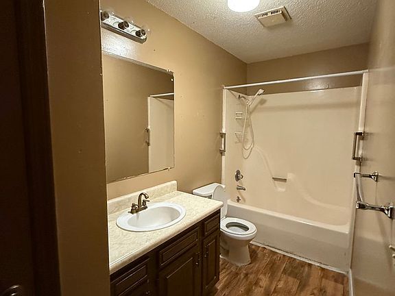 4th image of 252-260 Jean St #256