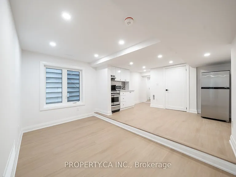 344 Highfield Rd #LOWER — Photo 8