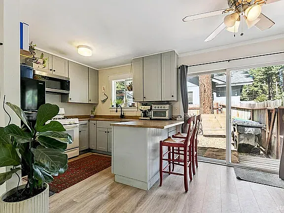 920 Lapham Dr — Photo 2