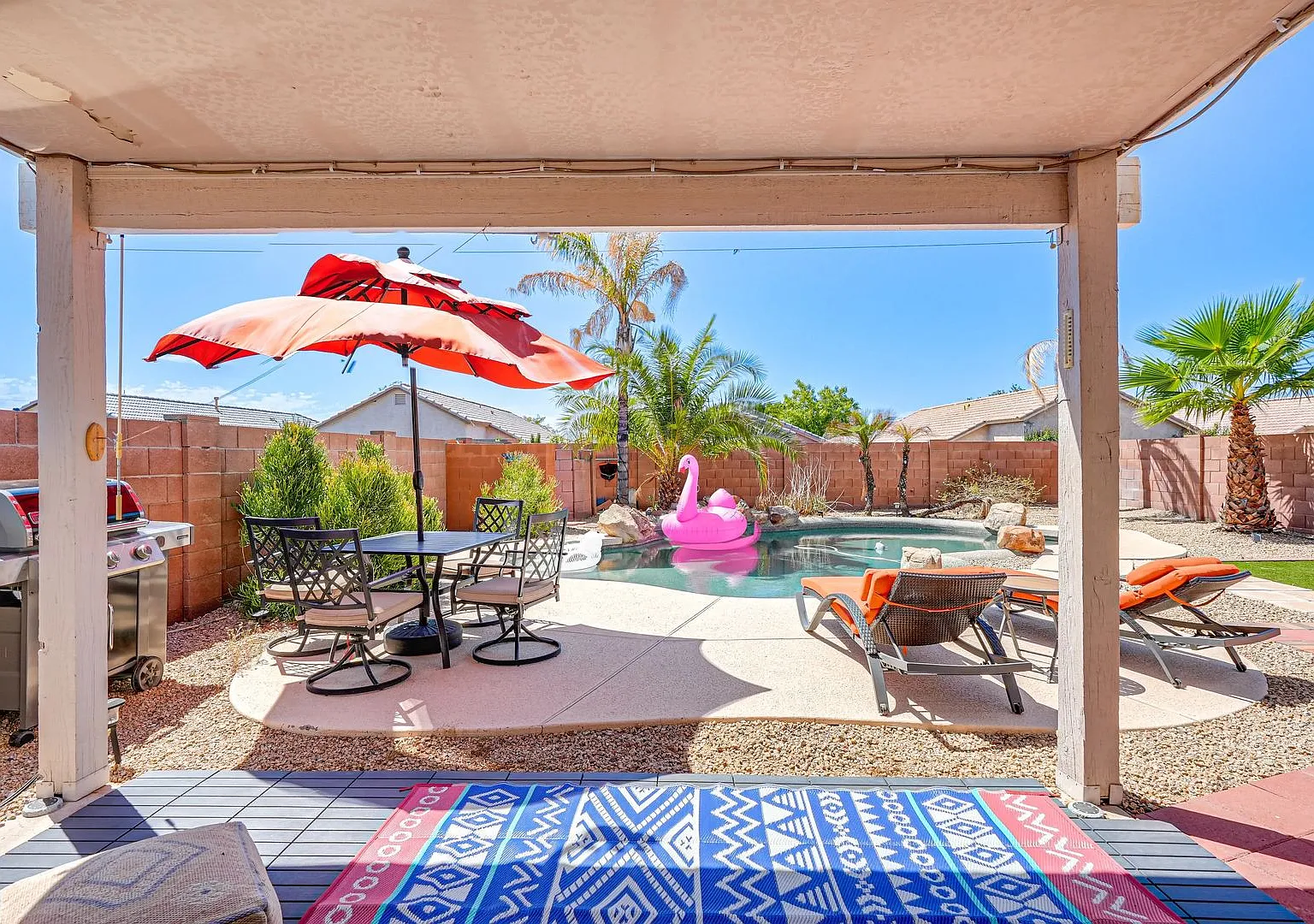 Furnished W/Oasis Pool Avail Now! Reduced $3200 W/ 2 Weeks Free! — Photo 2