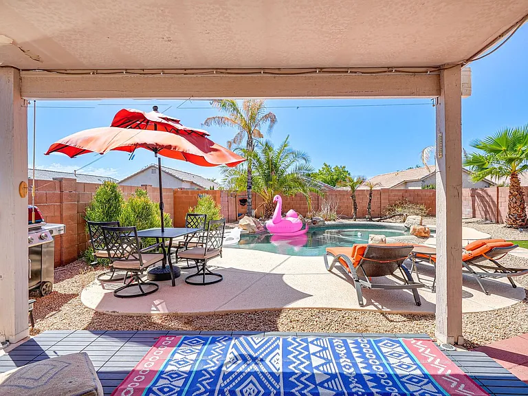 915 E Montoya Ln — Photo 1
