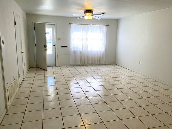 4th image of 712 Lake Dr