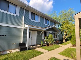 2S742 Winchester Cir W UNIT 4, Warrenville, IL 60555