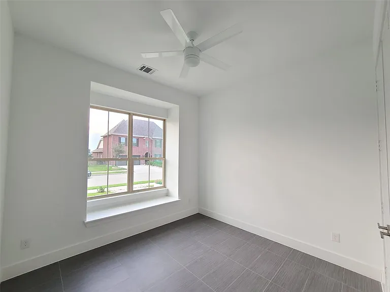 2812 Almanzor Ave — Photo 11