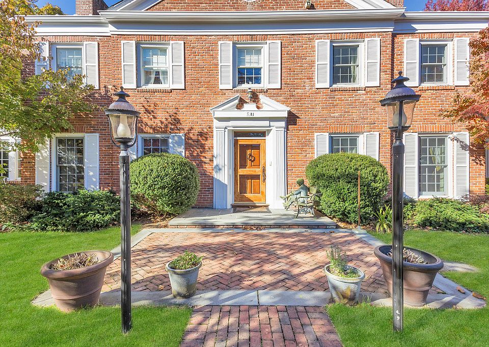 2nd image of 18 Birchwood Ln