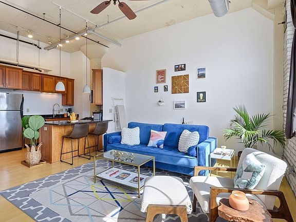 4th image of 1901 E Hennepin Ave Unit 210