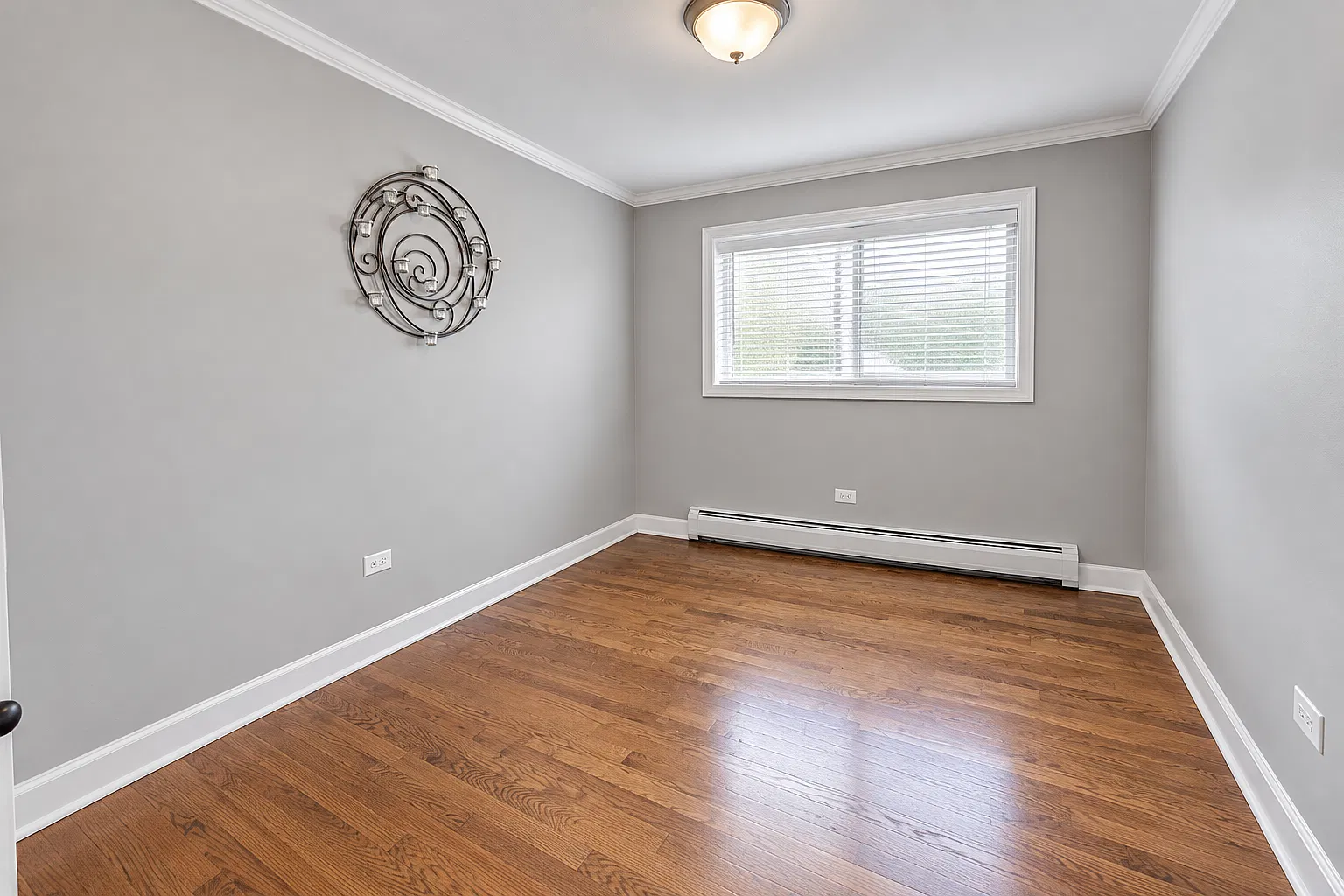 323 N Princeton Ave — Photo 3