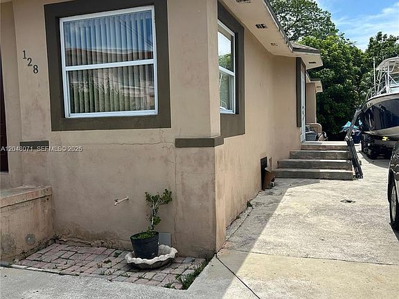4th image of 128 SW 11th Ave
