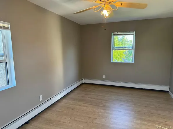 152 Throop St, West Babylon, NY 11704