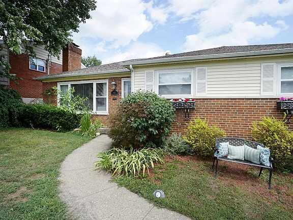 2nd image of 992 Rosetree Ln
