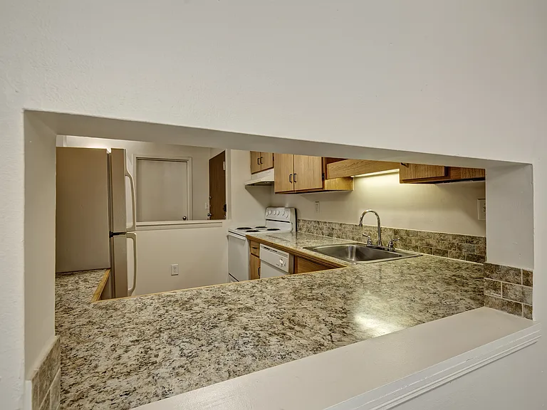 Woodland Apartments — Photo 9