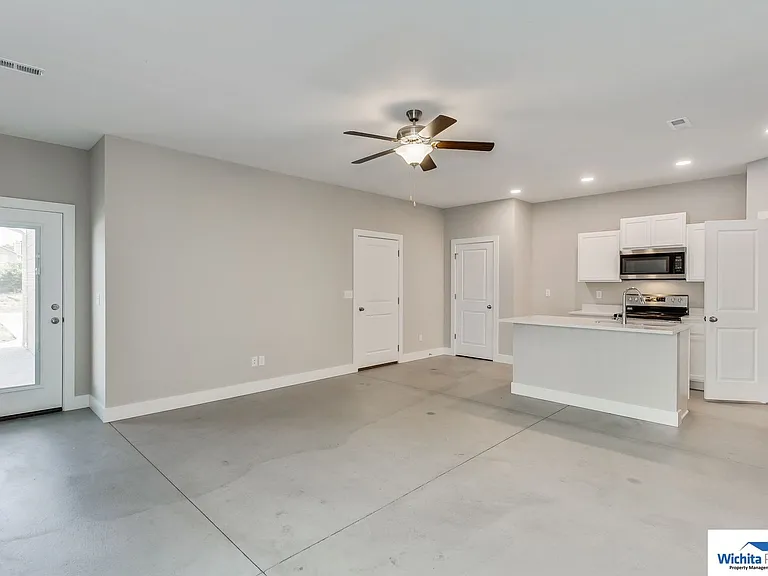 101 E Santa Fe Cir — Photo 3