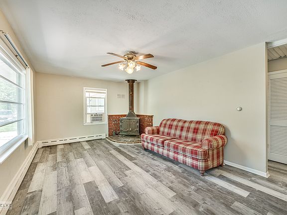 Light and bright living room, with beautiful wood burning stove. ready for cozy evenings.