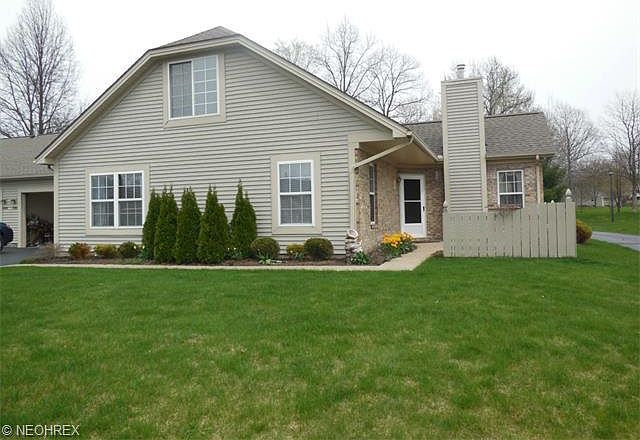 1st image of 11 Parkside Cir Unit 4