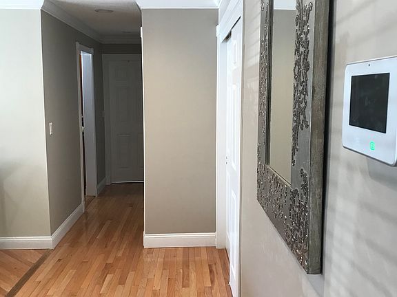 4th image of 648 Sierra Vista Ln