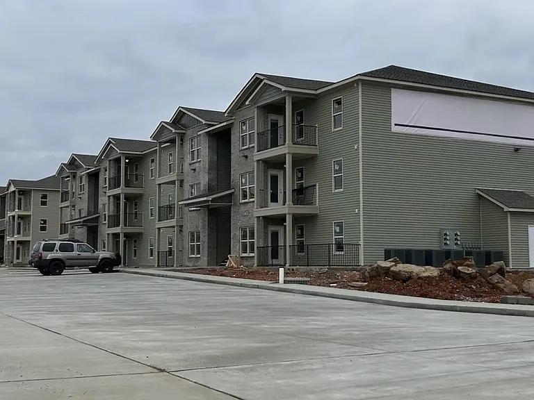 Sinclair Ridge Apartments — Photo 2