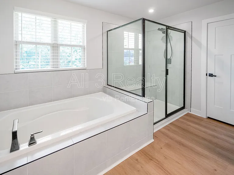 533 Daffodil Ln — Photo 16