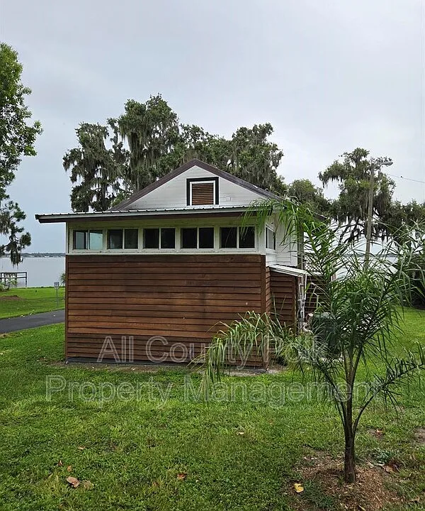 1141 S Lake Reedy Blvd