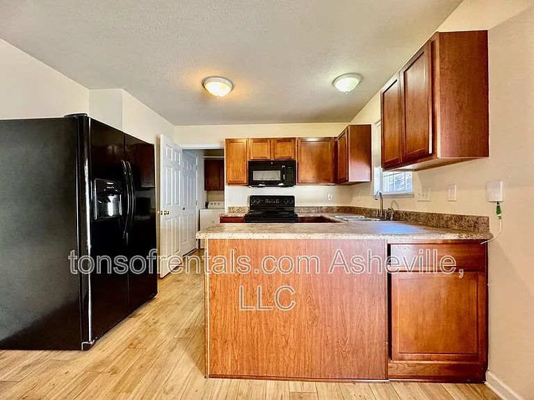 85 Farington Cir — Photo 6