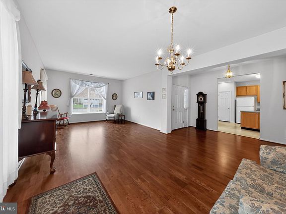 4th image of 27 Springmill Dr