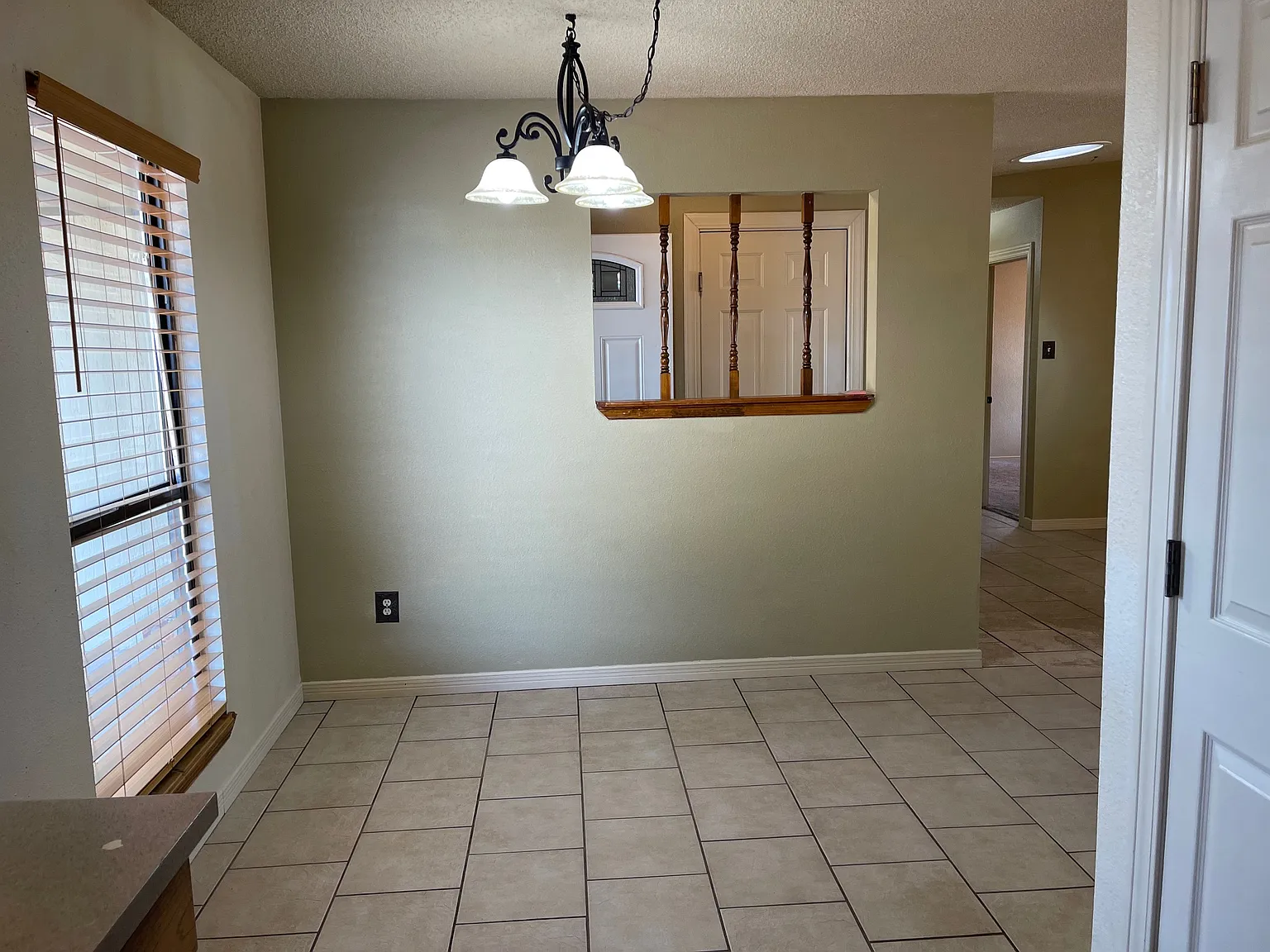 3 bed, 1150 sqft, $1,450 — Photo 2