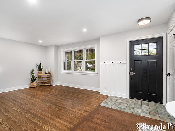3rd image of 2722 Richards Dr SE