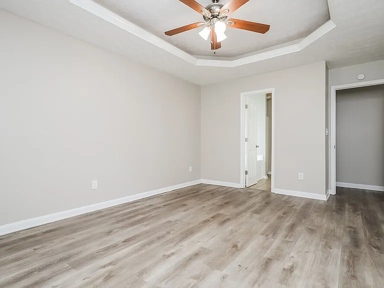 115 Syracuse Ln — Photo 11
