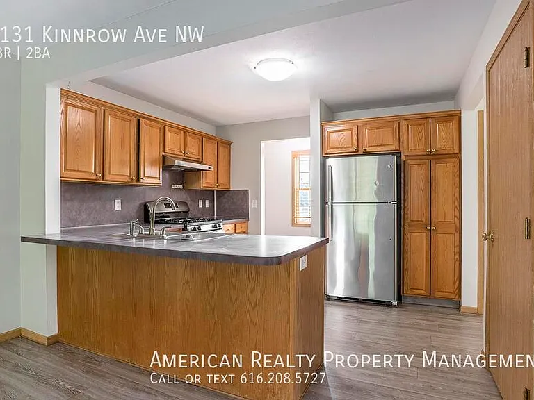 2131 Kinnrow Ave NW — Photo 4
