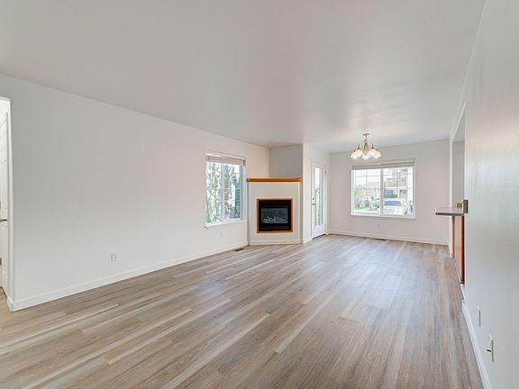 2nd image of 1094 Longbow Ln APT D