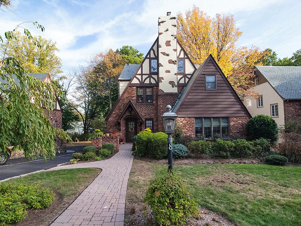 1st image of 8 Lenox Ter