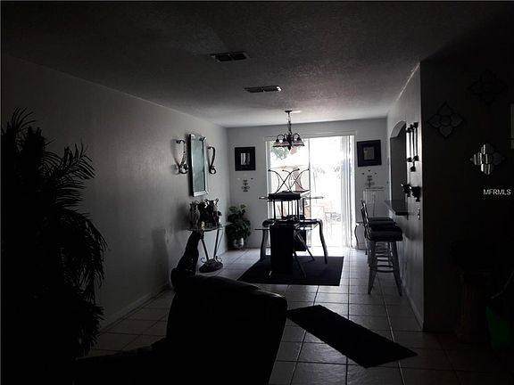 4th image of 658 Captiva Cir