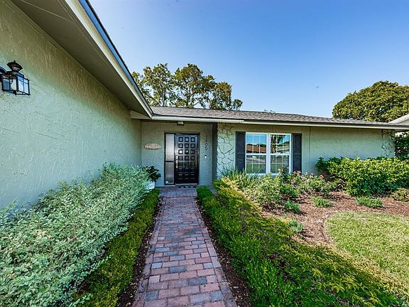 3rd image of 1405 Tallahassee Dr