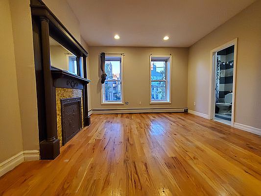 4th image of 490 Marion St #4