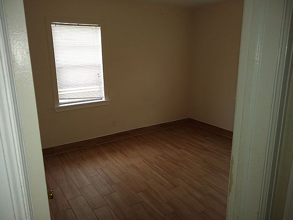 4th image of 130 Elm St