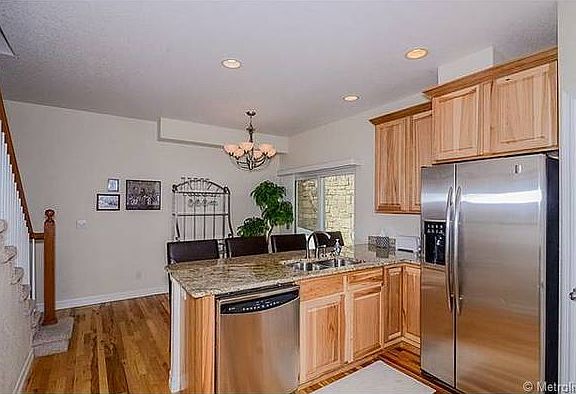 3rd image of 732 Louis Dr