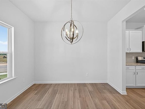 4th image of 704 Sinclair Ln