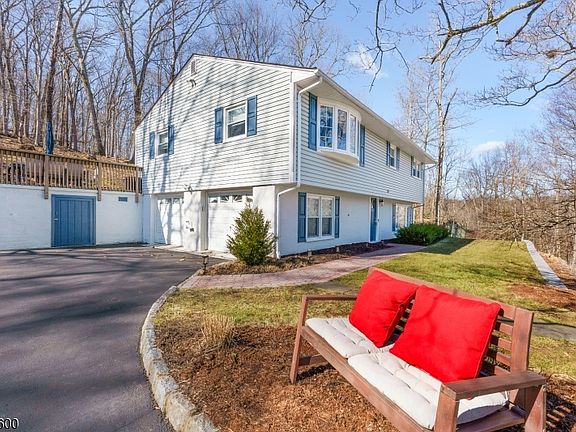 3rd image of 10 Ironia Rd