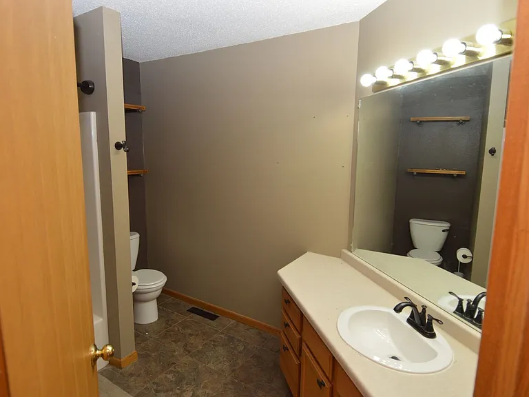 2258 Knightsbridge Ct — Photo 16