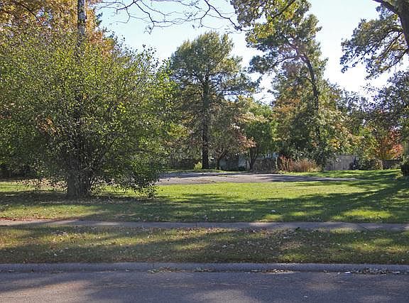 3rd image of 1004 Portsmouth Cir