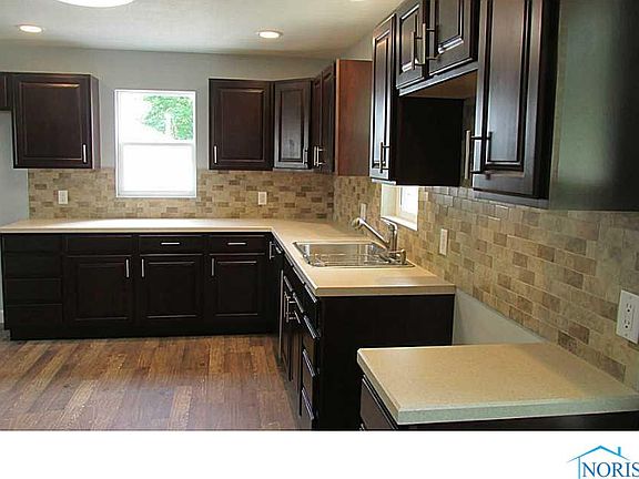 5th image of 851 Countway St