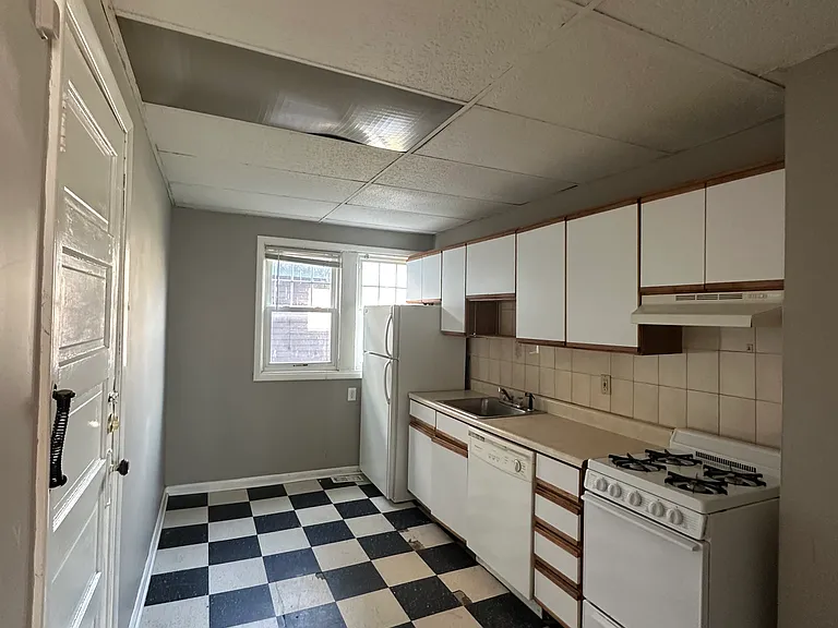 98 Inwood Pl #1 — Photo 4